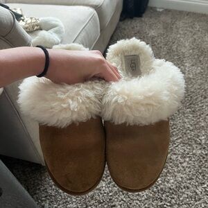 Worn once ugg slippers